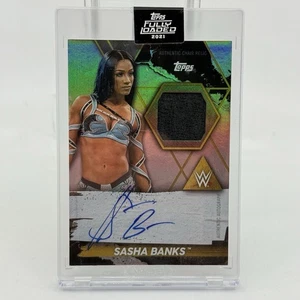 Silla de metal Sasha Banks 2021 Topps WWE completamente cargada reliquia automática #83/99 - Imagen 1 de 2