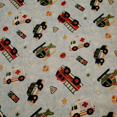 Tela de algodón vehículos de emergencia policía bomberos ambulancia 2 yardas x 44” Susan Winget Foto 1 de 4