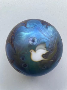 LUNDBERG STUDIOS White Dove/ Bird GLASS PAPERWEIGHT Stars and Waves 1979 - Picture 1 of 4