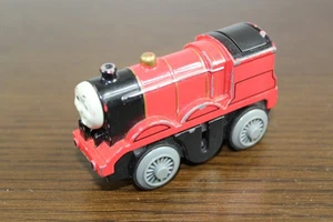 Thomas & Friends Ferrocarril de Madera James Motorizado 2002 Alimentado por Batería FUNCIONANDO - Imagen 1 de 6