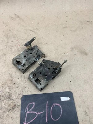 1980 1994 1996 97 FORD F150 F250 F350 BRONCO MANUAL Door LATCH LATCHES OEM PAIR! - Image 1 of 4