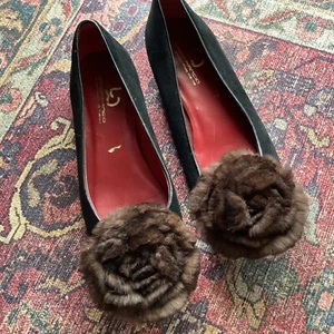 Womens Calzaturificio Marco Grigiarancio Black Suede Flats with FUR Pom Pom - Picture 1 of 3