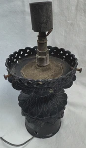 VINTAGE CAST IRON LIGHT / LAMP HOLDER - BLACK - Picture 1 of 21