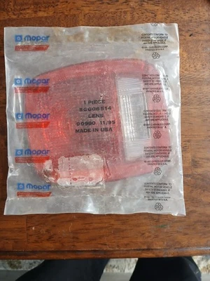 Lente de lámpara trasera Mopar genuina 56006514 Foto 1 de 2