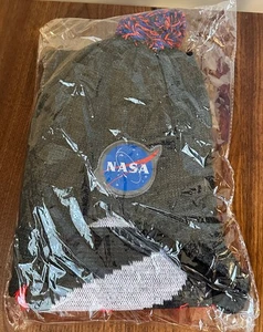 NASA Winter Hat & Scarf Set by Loot Crate Wear Exclusive New - Picture 1 of 2