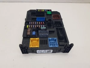 Citroen C3 MK3 2023 1.2 caja de fusibles gasolina OEM 9847402180 - Imagen 1 de 7