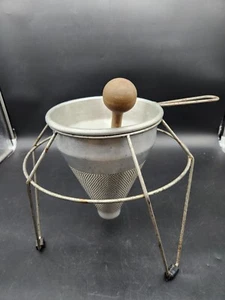 Vintage Colander/Sieve/Strainer/Juice, Food Mill With Pestle Kitchen Craft - Picture 1 of 9