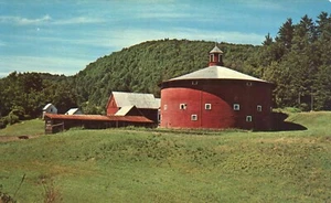Foto postal de Howard Rutkowski Round Barn on Moore Farm East Barnet Vermont - Imagen 1 de 2