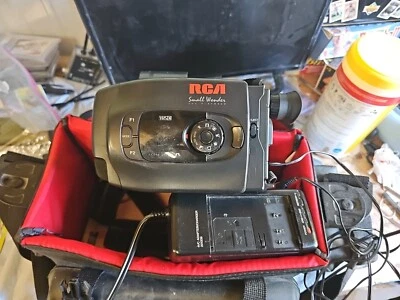 RCA Small Wonder VHS Camcorder Model CC612 w/Charger, Tape & Bag Powers On AY - Image 1 of 4