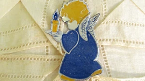 Vintage cremeweißes Leinen Taschentuch, gezeichnete/geschnittene Arbeit mit Original Aufklebern - Bild 1 von 3