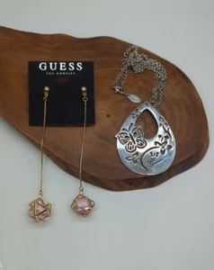 Konvolut Vintage GUESS lange geometrische Ohrringe und silberfarbene Halskette mit Anhänger - Bild 1 von 4