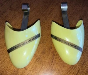 SAKS FIFTH AVENUE FENTON LAST Yellow PLASTIC & Metal Lady’s Shoe / Toe TREE vtg - Picture 1 of 7