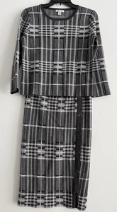 "Suéter negro y gris a cuadros a juego mangas de 3/4"" falda adornada con botones sintéticos" - Imagen 1 de 24