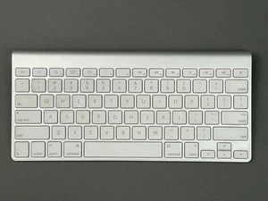 Teclado inalámbrico Bluetooth Apple modelo genuino A1314 - Imagen 1 de 2