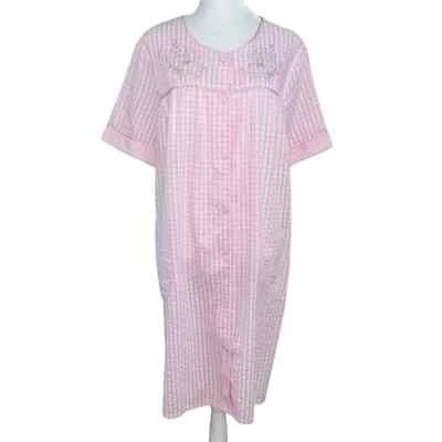 Croft & Barrow Women’s Night Gown Size M Intimates Pink Floral Embroidered - Image 1 of 4
