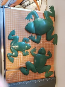 Three Metal Wall Hanging  Frogs Small , Med, Large Vintage  - Picture 1 of 6