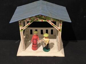 Lot 34 - jouet ancien miniature en bois - kiosque et couple - Erzgebirge