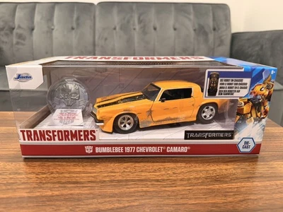 Chevrolet Chevy Camaro 1977 Bumblebee + Transformers de monedas 1:24 JADA Foto 1 de 4