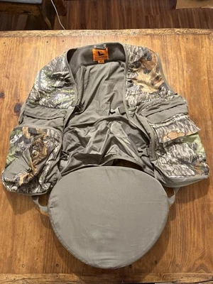 Turkey Hunting Vest With Cushion Mossy Oak M/L Field & Stream - Image 1 of 2