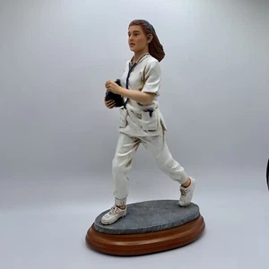 2000 Vital Assistance Krankenschwester Figur weiße Kappen #1 von 1453 Vanmark NR94054 8" - Bild 1 von 8