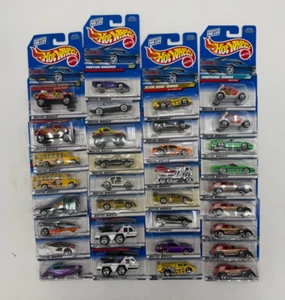Lotto 33 Hot Wheels Blue Card vintage anni 80 vari modelli - Foto 1 di 3