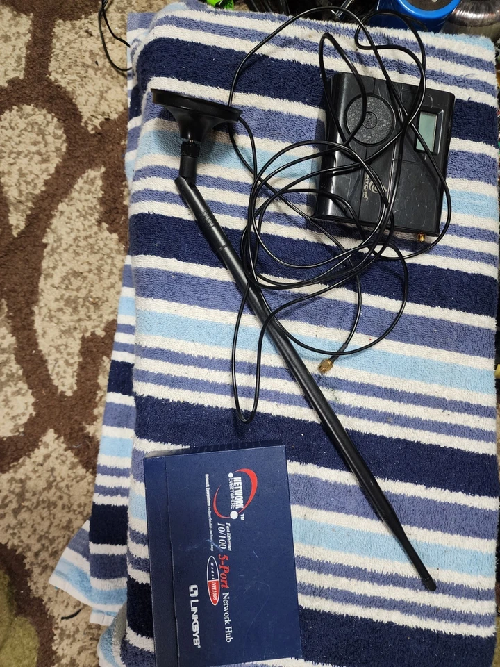 Linksys Fast Ethernet NH1005 Ver 2 5-Ports External Hub and more - Image 1 of 1