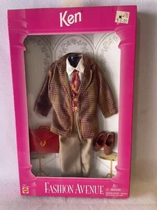 Barbie Ken Fashion Avenue nuova con scatola marrone plaid giacca tuta cravatta Mattel 1995 13567 - Foto 1 di 4