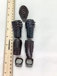 1/6 Hot Toys Predator Armour Set 7 - Picture 1 of 1