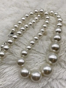 Collana di perle finte vintage perle grosse graduate anche lucentezza in tutto - Foto 1 di 6