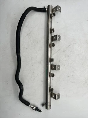 2007-2009 AUDI TT QUATTRO 3.2L - TRILHO DE COMBUSTÍVEL 022133315AB - Imagem 1 de 4