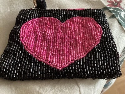 HERMOSA BOLSA DE CORAZÓN CON CUENTAS BORDADA A MANO DE CACAO, TOTALMENTE NUEVA Foto 1 de 4