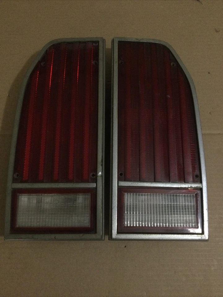 Luz trasera de pasajero Ford Country Squire Wagon LR RR 1979-1991 D9AB-13441-BD OEM Foto 1 de 4