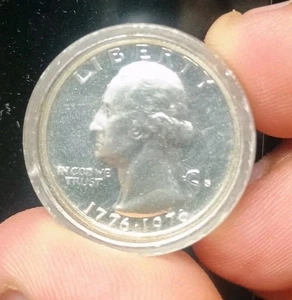 RARE 1776-1976 Bicentennial Quarter S-Mint in capsule EXCELLENT CONDITION - Picture 1 of 2