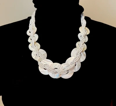 Pendientes llamativos/collar-discos con cáscara de marfil en cuentas de semillas trenzadas multihiebra Foto 1 de 3