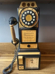 Reloj de pared de madera réplica de teléfono público Spirit of St. Louis de colección - Imagen 1 de 8