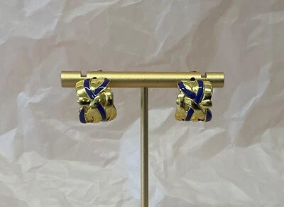 Loewe. Pendientes de aro pequeños nido chapados en oro con esmalte azul R322 Foto 1 de 4