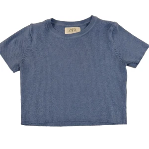 Top corto azul acanalado Zara para niñas talla 11-12 - Imagen 1 de 5