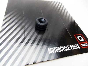 KAWASAKI Z1A 1974 JBS SIDE PANEL RUBBER GROMMET - Picture 1 of 3
