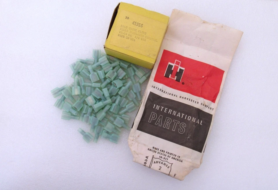 Terminal de desconexão macho International Harvester IH 18 a 14 AWG azul 41916 - Imagem 1 de 4