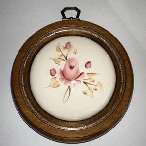 Vintage Americana handbemalt USA rosa Rose Keramik Holz Wandkunst EINZIGARTIG rund 5 Zoll - Bild 1 von 8