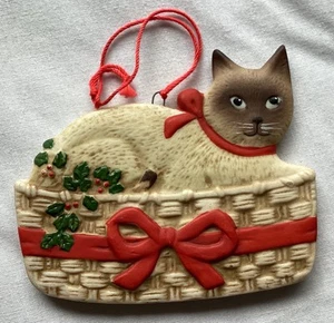 VTG 1984Siamese Cat Basket Schmid Gordon Fraser Christmas Ornament Decor 3.5”x2” - Picture 1 of 6