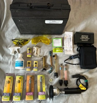 Spectroline Titan TLK-100 Fluorescent Leak Detection Kit EUC - Image 1 of 4