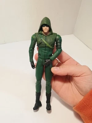 Flecha Verde - Oliver Queen con Capucha Figura de Acción DC Coleccionables Defecto 📸 Sin Arro Foto 1 de 4