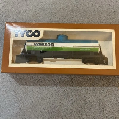 Vintage HO Scale Tyco Wesson Single Dome Tank Car - Image 1 of 3