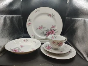 Place Setting Of 5 Vintage Harmony House Dogwood Cup Saucer Bowl Plate Dinner - Picture 1 of 13