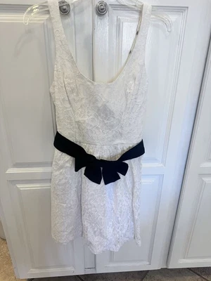 Vestido de encaje Hollister blanco marfil talla L con lazo negro nuevo con etiquetas Foto 1 de 4