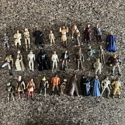 Lote de 32 figuras colección Star Wars incluyendo accesorios y CommTech Foto 1 de 4