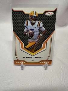 2024 Sage Football Jayden Daniels Rookie RC 16 Black Washington Commanders - Bild 1 von 2