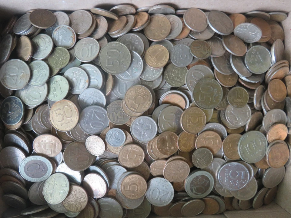 RUSSIA LOT OF 50 PIECES OF KOPEKS AND RUBLES COINS 1991-2000S COLLECTIBLE MONEY - Image 1 of 3