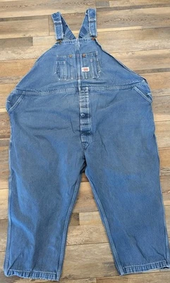 Macacão jeans masculino Round House lavagem babador tamanho 64x30”  - Imagem 1 de 4